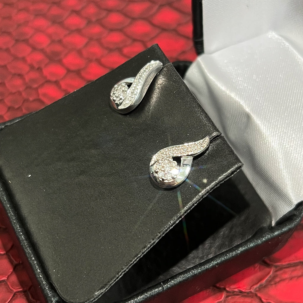 0.15 Carat Womens Tiny Drop Down Diamond Earrings