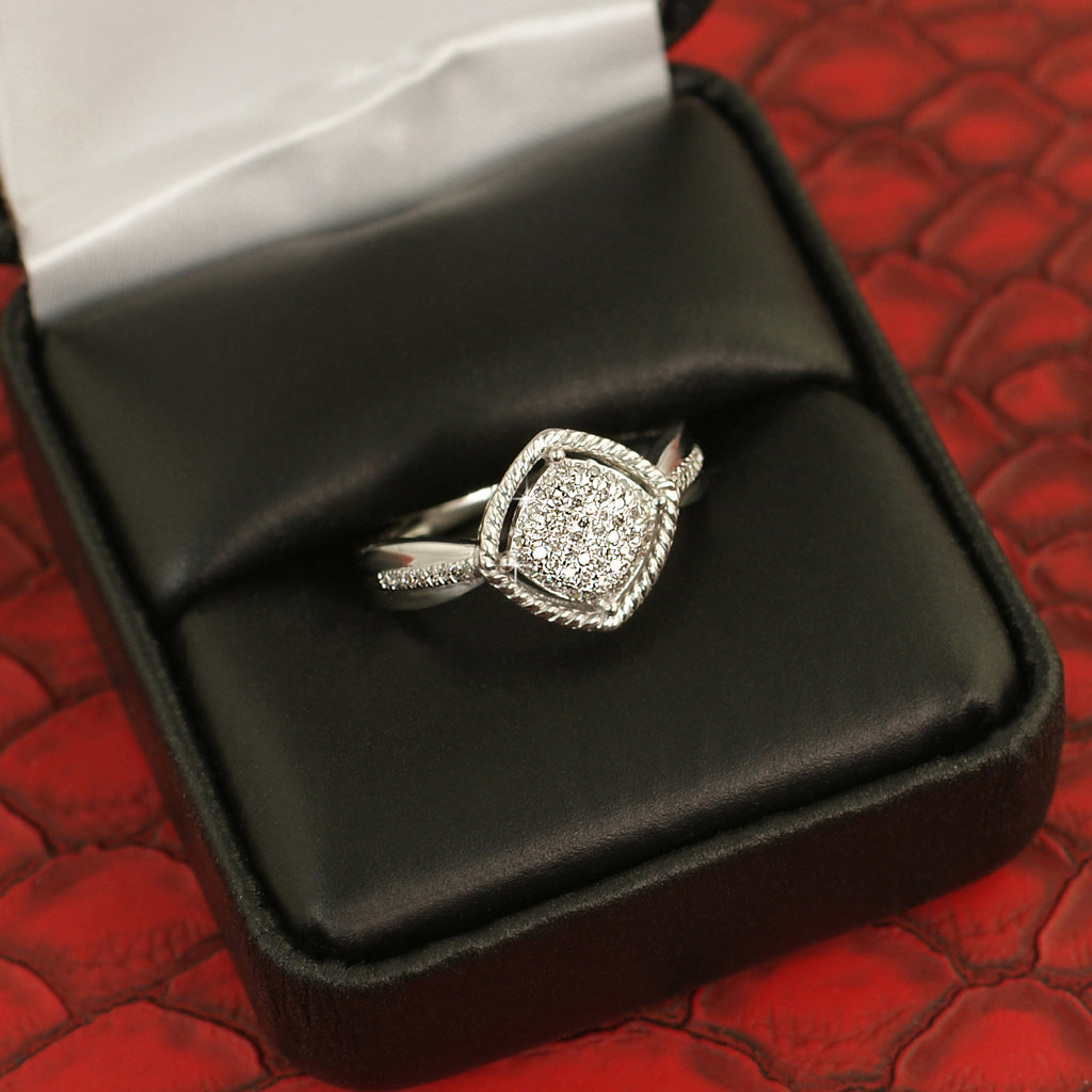 10K White Gold 0.17 Carat Diamond Fashion Ring